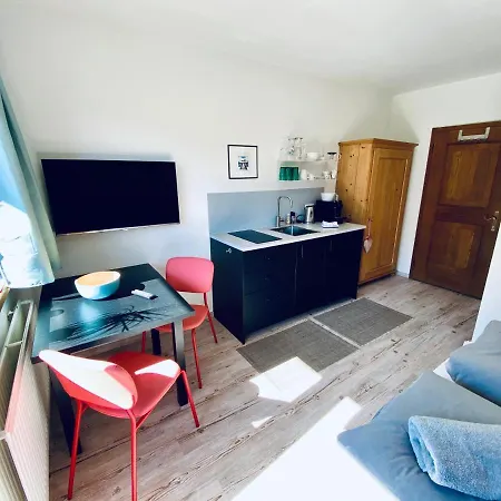 Studio In Ruhiger Lage - Balkon, Boxspringbett, Nespresso, Parkplatz, Uvm