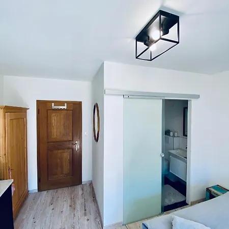 Studio In Ruhiger Lage - Balkon, Boxspringbett, Nespresso, Parkplatz, Uvm 아파트 플메스